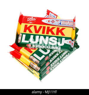 Trondheim, Norvegia - 23 Marzo 2015: una pila di cinque norvegese Lunsj Kvikk (pranzo veloce) pacchetti dal mercato il marchio Freja. È l'industria dolciaria e conten Foto Stock