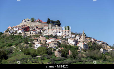 Istria centrale (Istra), Croazia - di Montona, un piccolo e pittoresco borgo medievale posto sulla cima di una collina Foto Stock