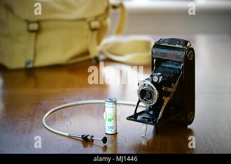 Un Coronet fotocamera con una Taylor Hobson lente e un rotolo di pellicola 120. Foto Stock