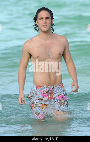 MIAMI BEACH , FL - 10 Luglio: Diego Boneta è avvistata su Miami Beach sulla luglio 10, 2011 a Miami Beach, in Florida. © MPI04 / Media Punch Inc. Foto Stock