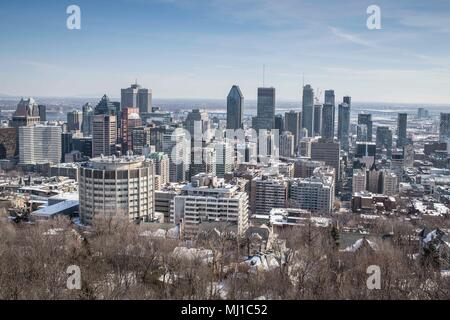 Paesaggio urbano del centro cittadino di Montreal, fotografata dalla sommità del Mont Royal, a Montreal, Canada Foto Stock