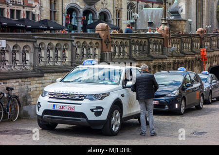 I taxi in attesa di clienti nel centro storico della città di Gand, Fiandre Orientali, Belgio Foto Stock