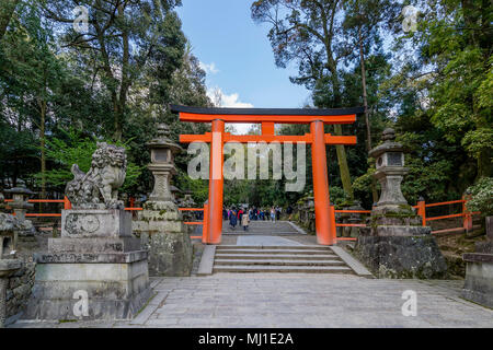 Cancello di ingresso alla Kasuga Taisha Sacrario di Nara, Giappone Foto Stock