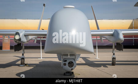 Berlino, Germania - Apr 27, 2018: Airbus EADS Harfang UAV drone sul display a Berlino ILA Air Show. Foto Stock