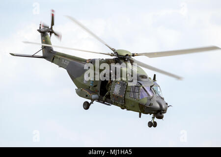 Berlino, Germania - Apr 27, 2018: Esercito Tedesco NH-90 TTH elicottero trasporto effettuando al Berlin ILA Air Show. Foto Stock