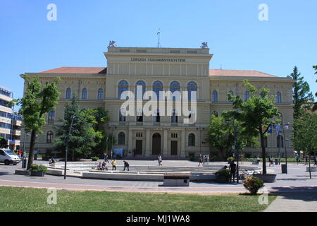 L'Università di Szeged, situato sulla piazza Dugonich. Foto Stock