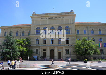L'Università di Szeged, situato sulla piazza Dugonich. Foto Stock