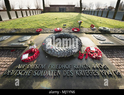 Cimitero militare tedesco Langemark, redesign 2015, monumento di pietra, la prima guerra mondiale, Langemark Poelkapelle, Fiandre Occidentali Foto Stock