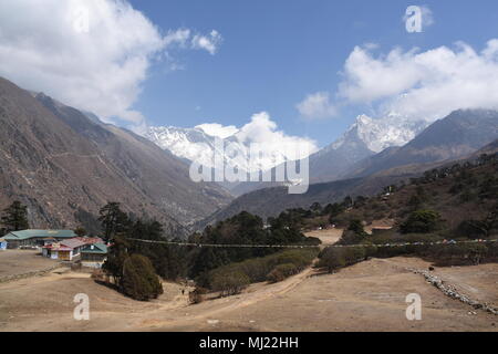 Vista dell'Everest, sul Lhotse e sull'Ama Dablam da Tengboche, Nepal Foto Stock