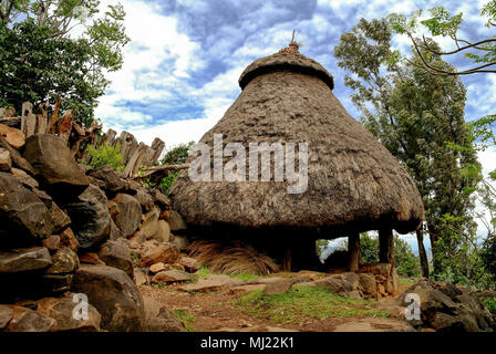 Tradizionale tribù Konso casa in carati Konso, Etiopia Foto Stock