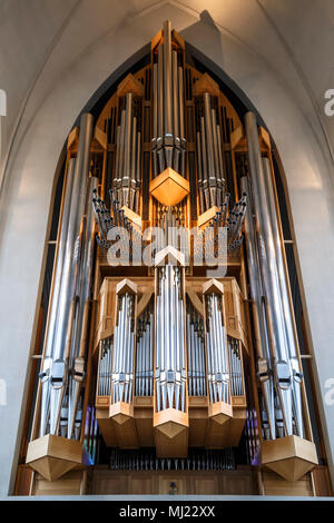 Organo a canne, Chiesa Hallgrims (Hallgrimskirkja) da stato architetto Guðjón Samúelsson, Reykjavik, Islanda Foto Stock