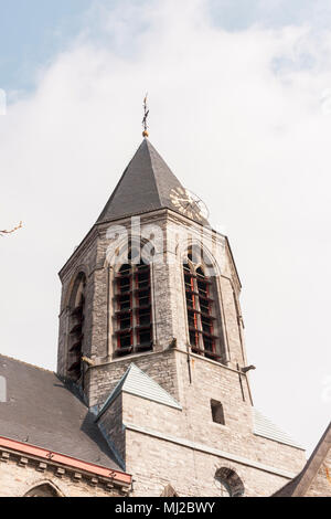 Torre di Onze-Lieve-Vrouwkerk (la chiesa di Nostra Signora), Deinze, Belgio, 2018 Foto Stock