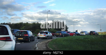 Salisbury Wiltshire, Inghilterra il traffico sul sito di Stonehenge Rotatoria A303 Foto Stock