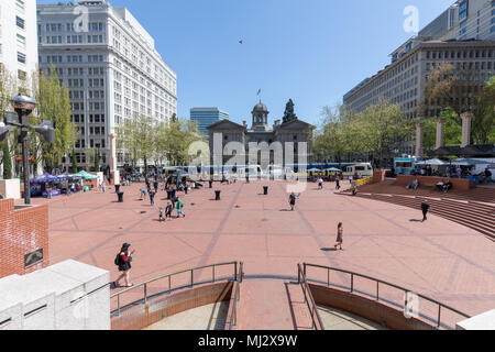 Portland, Oregon, Stati Uniti d'America - 26 Aprile 2018 : Pioneer Courthouse Square in Portalnd, Oregon Foto Stock