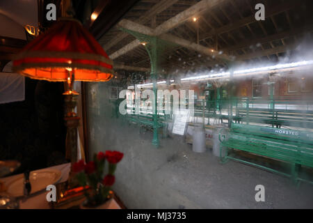 Viste generali della bella ferrovia Bluebell da Sheffield Park a Horsted Keynes, East Sussex, Regno Unito. Foto Stock