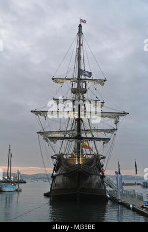 El Galeon Andalucia ormeggiata in Brixham porto esterno, Devon, Inghilterra, Regno Unito Foto Stock