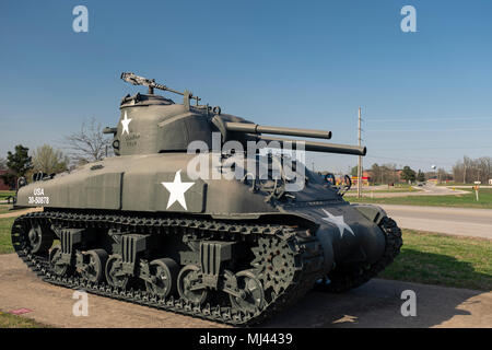 FORT LEONARD WOOD, MO-aprile 29, 2018: General Sherman medie DEL SERBATOIO MOTORE M4A3E8 Foto Stock