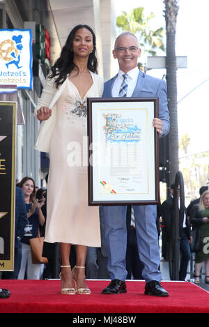 HOLLYWOOD, CA - 3 maggio: Mitch O'Farrell, Zoe Saldana, alla cerimonia in onore di attrice Zoe Saldana con una stella sulla Hollywood Walk of Fame in Hollywood, la California il 3 maggio 2018. Credito: Faye Sadou/MediaPunch Foto Stock