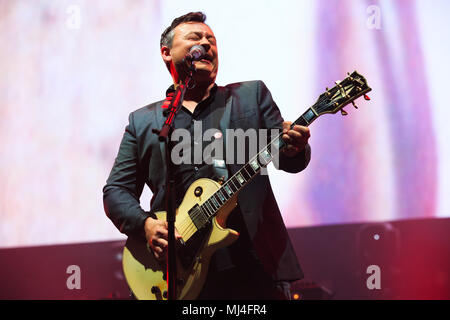 SSE Wembley Arena, Londra, Regno Unito il 4 maggio 2018, manic street predicatori' James Dean Bradfield, manic street predicatori sul loro "la resistenza è futile' tour, Credito: Richard Soans/Alamy Live News Foto Stock