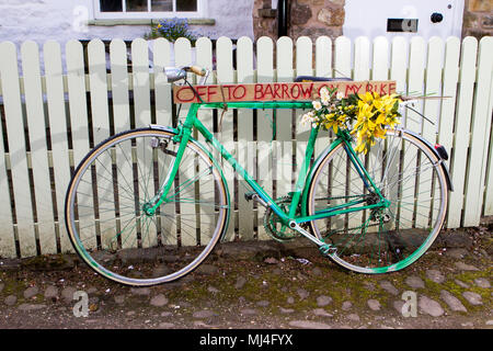 Scorton, UK. Scorton Barrow & Bike May Bank Holiday, 4 maggio 2018. Scorton Bikes & carriole Festival è il giorno di maggio bank holiday weekend - guardare fuori per il gusto di biciclette e carriole tutti intorno al villaggio. Il fine settimana sarà dotato della funzione live rievocazione eventi, tiro con l'arco, 2 giorni di festival di musica, un dog show, artigiano fiere & giochi per bambini e attrazioni. Credito: Cernan Elias/Alamy Live News Foto Stock