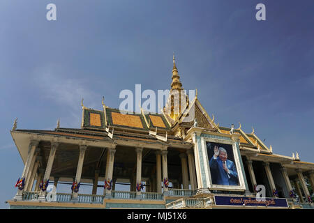 Il padiglione Chanchhaya, noto anche come il 'Moonlight Pavilion", è il fiume rivolta verso il padiglione di palazzo reale il Sothearos Blvd, Phnom Penh city Foto Stock