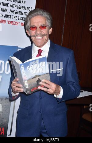 Prenota il lancio per Geraldo Rivera 'l'Geraldo mostra: A Memoir", svoltosi a Del Frisco's Grille in New York City. Dotato di: Geraldo Rivera dove: la città di New York, New York, Stati Uniti quando: 02 Apr 2018 Credit: LC/WENN Foto Stock