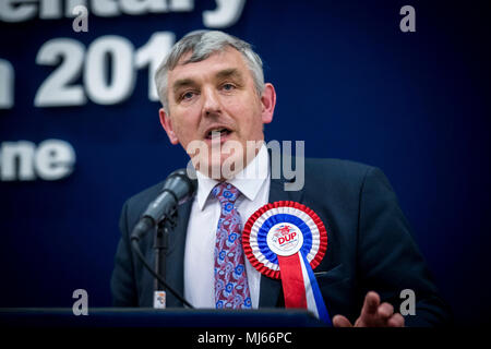 Thomas Buchanan del democratico partito unionista (DUP) nella foto dopo la votazione è stata dichiarata a Omagh complesso di svago per la West Tyrone REGNO UNITO By-Election parlamentare. Vedere PA storia politica elezione WestTyrone. Giovedì 3 maggio 2018. Foto di credito dovrebbe leggere: Liam McBurney/PA FILO Foto Stock