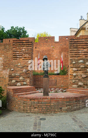 Varsavia, Polonia - 03 Maggio 2108: monumento del piccolo di insorti per commemorare i bambini soldato che hanno preso parte alla insurrezione di Varsavia 1944 Foto Stock