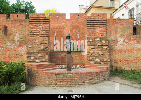 Varsavia, Polonia - 03 Maggio 2108: monumento del piccolo di insorti per commemorare i bambini soldato che hanno preso parte alla insurrezione di Varsavia 1944 Foto Stock