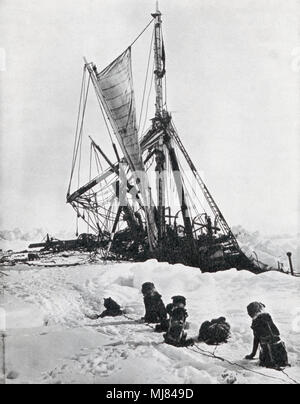 La nave Endurance schiacciato dal ghiaccio nel Mare di Weddell durante Shackleton spedizione in Antartide, 1914 - 1916. Sir Ernest Henry Shackleton, 1874 - 1922. Inglese esploratore polare. Dal British esploratori polari, pubblicato 1943. Foto Stock