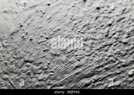 La tessitura di un bianco parete dipinta in ambienti interni Foto Stock