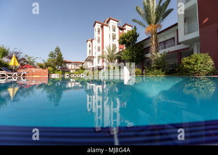 Hotel con piscina a lato, Turchia - Giugno, 2016 Foto Stock