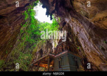 Tempio indù all'interno di Grotte Batu vicino a Kuala Lumpur Foto Stock