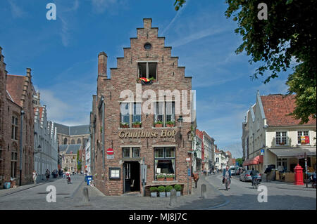 Gruuthuse Hof ristorante e sala da tè, tipico vecchio edifici medievali, le strade e la piazza di Bruges sito patrimonio mondiale dell'Unesco, Belgio Foto © Fab Foto Stock