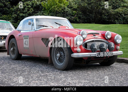 1965 Red Austin Healy 3000 Mk III Classic auto sportive fuorigioco anteriore lato destro driver vista laterale del 1965 red austin healy 3000 mark 3 classic british Foto Stock