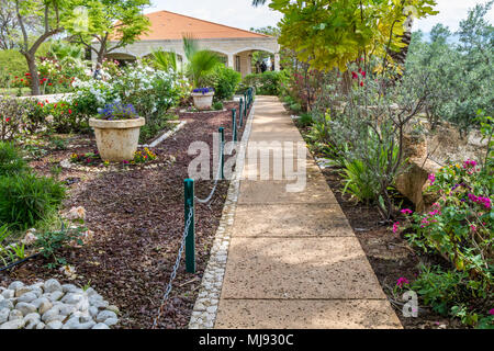 Giardino della Chiesa delle beatitudini dove Gesù predicava il sermone della montagna. Foto Stock