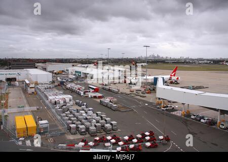 SYDNEY, Australia - 15 febbraio 2008: Massa area di movimentazione all'Aeroporto Kingsford Smith di Sydney. L'aeroporto gestite 327,190 movimenti di aeromobili in FY 2 Foto Stock