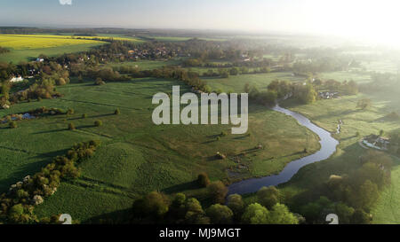 Drone immagine del Comune di vacca, Chilbolton, Hampshire Foto Stock