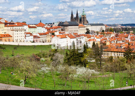 Petrin - Prazský hrad, chram sv. Vita di un quartiere di Mala Strana, Praha (UNESCO), Ceska republika Foto Stock