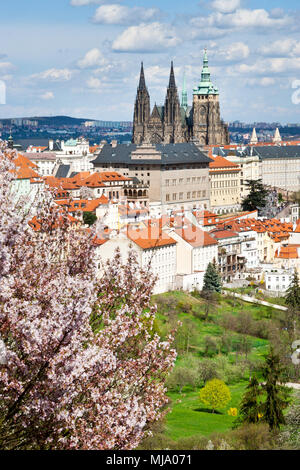 Petrin - Prazský hrad, chram sv. Vita di un quartiere di Mala Strana, Praha (UNESCO), Ceska republika Foto Stock