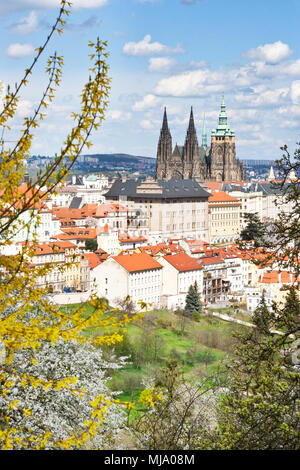 Petrin - Prazský hrad, chram sv. Vita di un quartiere di Mala Strana, Praha (UNESCO), Ceska republika Foto Stock