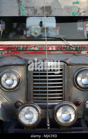 Dettaglio di jeepney serve angeles al percorso sapangbato nelle Filippine Foto Stock