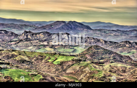 Vista dei monti Appennini da San Marino Foto Stock