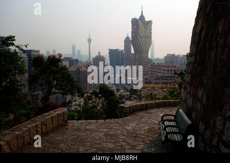 Città di Macau vista da Guia fortezza, il punto più elevato della Penisola di Macau, Macao, Regione amministrativa speciale della Repubblica popolare cinese Foto Stock