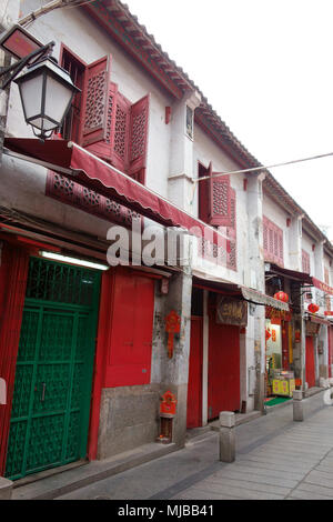 La strada della felicità, Rua da Felicidade, Macau principale del quartiere a luci rosse, Macao, Regione amministrativa speciale della Repubblica popolare cinese Foto Stock