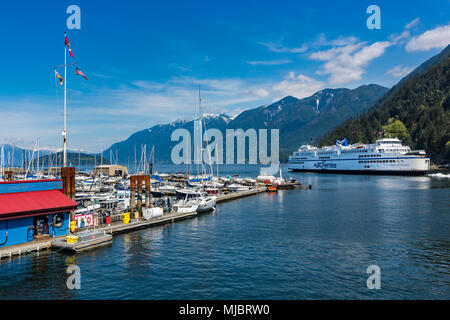 Traghetti BC, regina di Cowichan, Sewells Marina, baia a ferro di cavallo, West Vancouver, British Columbia, Canada. Foto Stock