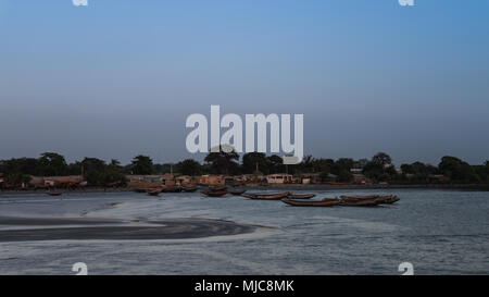 Estuario del fiume Gambia e fisherman bay, Gambia Foto Stock