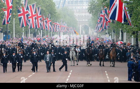 Regno Unito - Royal nozze del principe William e Kate (Catherine) Middleton - processione lungo il centro commerciale al Buckingham Palace 29 aprile 2011 LONDON REGNO UNITO Foto Stock