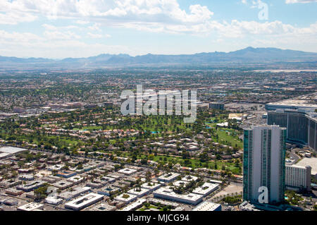 Paesaggio di Las Vegas dalla torre vista. Questa immagine mostra il deserto del Nevada City di luci di Las Vegas. Foto Stock