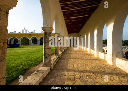 L'ex convento di San Antonio De Padova in Izamal, Yucatan, Messico Foto Stock